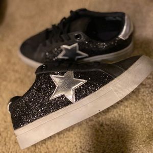 Fashionable “star” sneakers